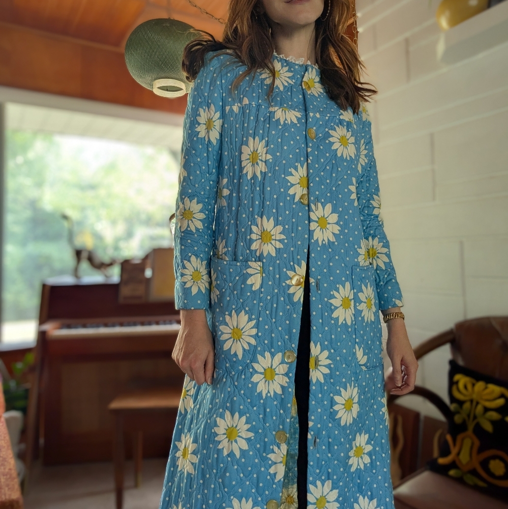 Vintage Daisy Quilted Robe